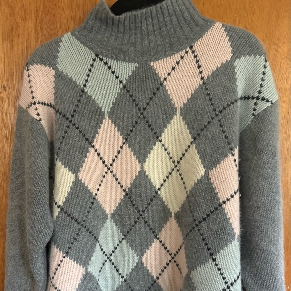 Classiques Entier Gray Argyle Crewneck Sweater with Pastel Pink & Mint